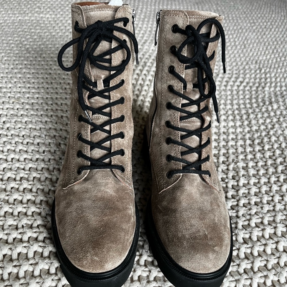 LIKE NEW - Paul Green Jackson Lug Sole Combat Boots Suede, sz 8.5